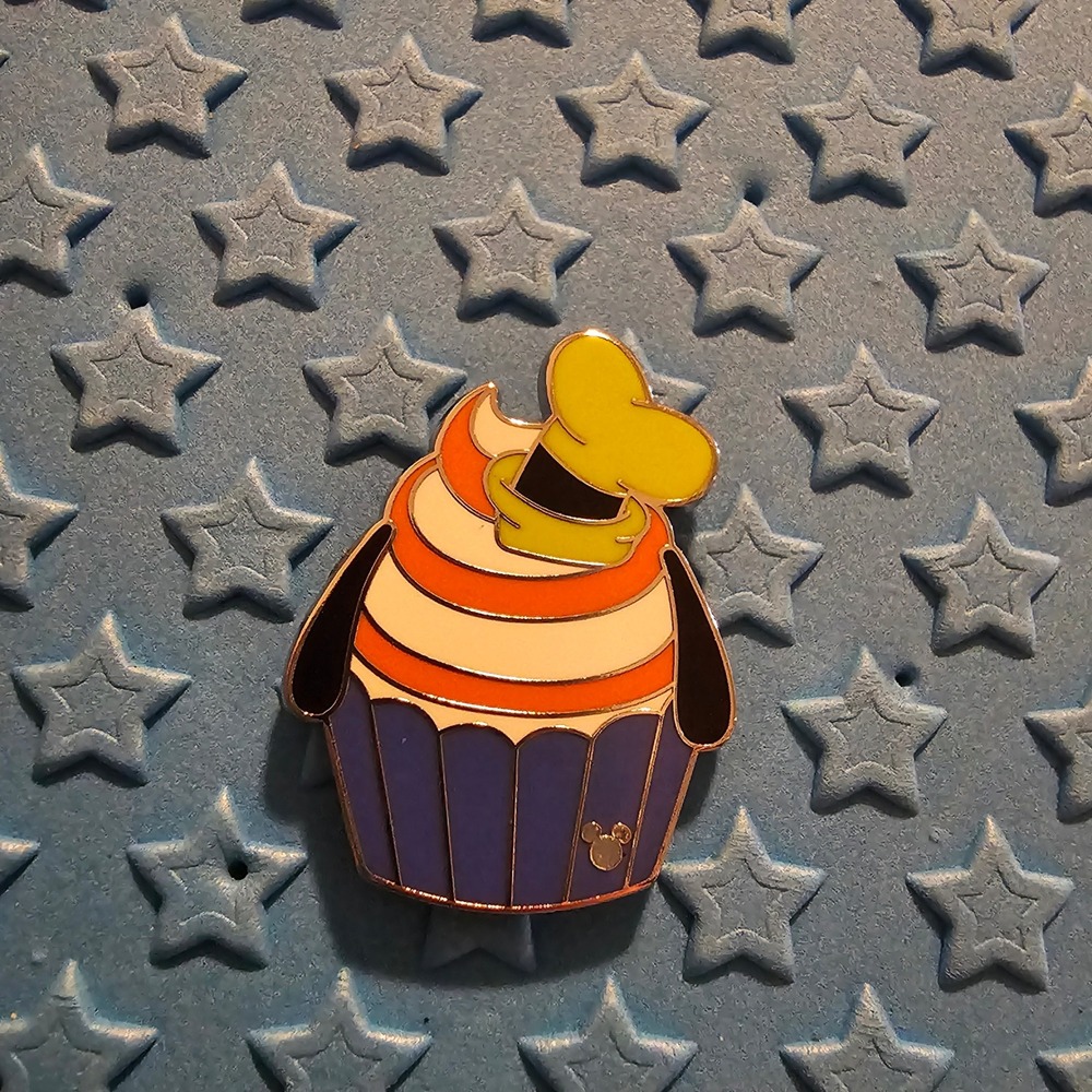 Disney Parks 2026 Wacw A Hidden Mickey Goofy Cupcake Trading Pin
